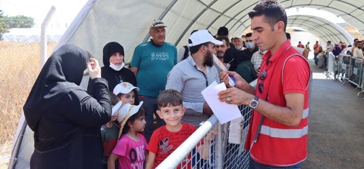 Kurban Bayramı'nı ülkelerinde geçirmek isteyen Suriyelilerin yolculuğu sürüyor