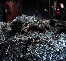 GÜNCELLEME 3 – Mersin'de çivi fabrikasında çıkan yangın söndürüldü