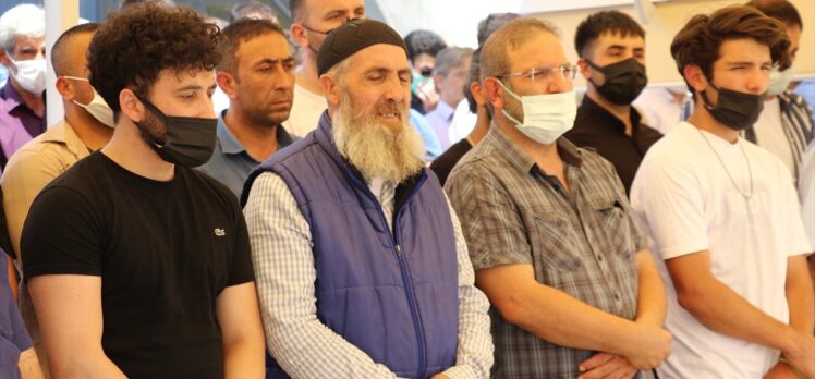 Samsun'da eşi tarafından öldürülen polis memurunun cenazesi Sivas'ta toprağa verildi