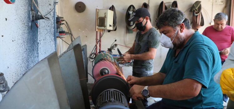 Samsun'daki bıçakçılar Kurban Bayramı öncesi üretimi durdurdu bileme yapıyor