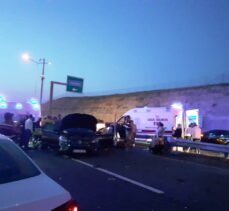 Şanlıurfa'da iki otomobil çarpıştı: 8 yaralı