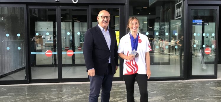 Dünya serbest dalış rekortmeni milli sporcu Şahika Ercümen, yurda döndü