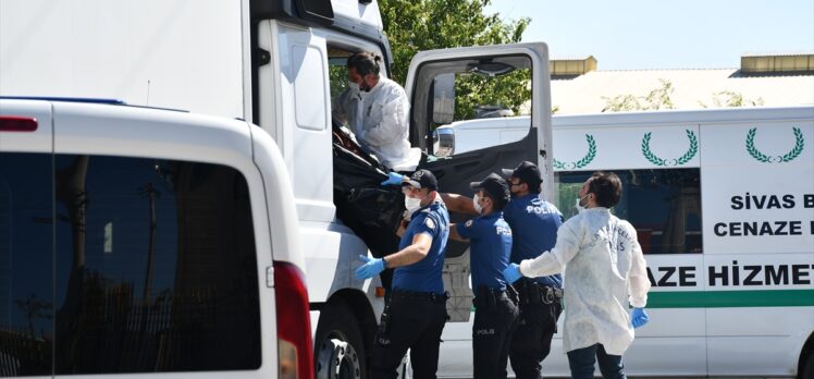 Sivas'ta tır şoförü, park halindeki aracının içinde ölü bulundu