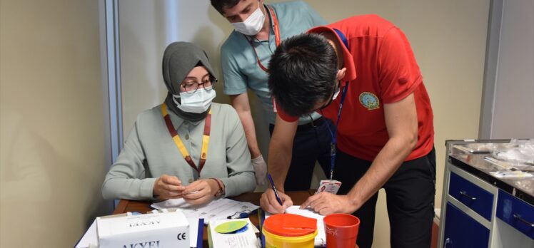 Trabzon Havalimanı'nda Kovid-19 aşısı yapılmaya başlandı