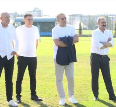 Trabzonspor Teknik Direktörü Abdullah Avcı, 19 Yaş Altı takımını ziyaret etti