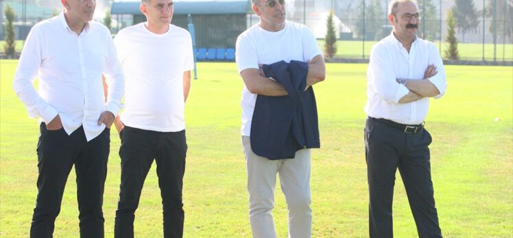 Trabzonspor Teknik Direktörü Abdullah Avcı, 19 Yaş Altı takımını ziyaret etti
