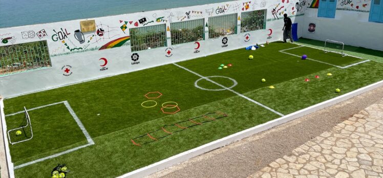 Türk Kızılay Senegal Delegasyonu, Dakar'da LaLiga ile futbol sahası açtı