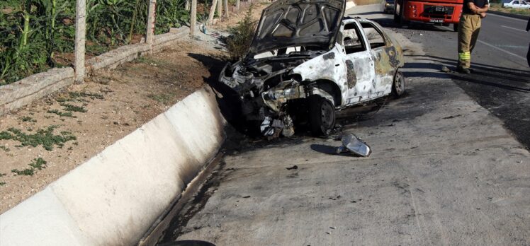 Uşak'ta devrilerek alev alan otomobilin sürücüsü yaralandı