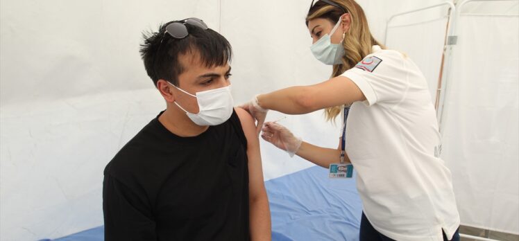 Van'da aşı olan vatandaşlara çekilişle ücretsiz konaklama ve kahvaltı imkanı