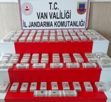 Van'da “dur” ihtarına uymayarak kaçan şüphelilerin çantasında 41 kilogram eroin ele geçirildi