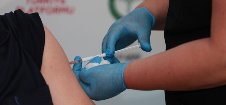VLP temelli yerli Kovid-19 aşısı Faz-2 kapsamında gönüllülere uygulanıyor