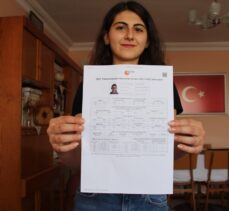 YKS'de AYT eşit ağırlık birincisi Konyalı Melike Demirbağ, başarıya nasıl ulaştığını anlattı: