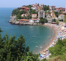Zonguldak'ta sıcak havadan bunalanlar plajlarda yoğunluk oluşturdu