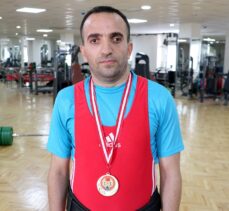 12 yıl sonra yeniden başladığı halterde 41 yaşında Türkiye şampiyonu oldu