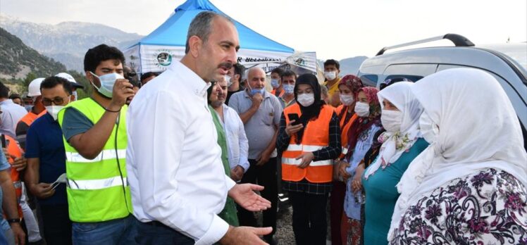 Adalet Bakanı Gül, Muğla'da yanan alanlarda incelemelerde bulundu