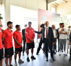 Adalet Bakanı Gül'den Süper Lig ekibi Gaziantep'e ziyaret