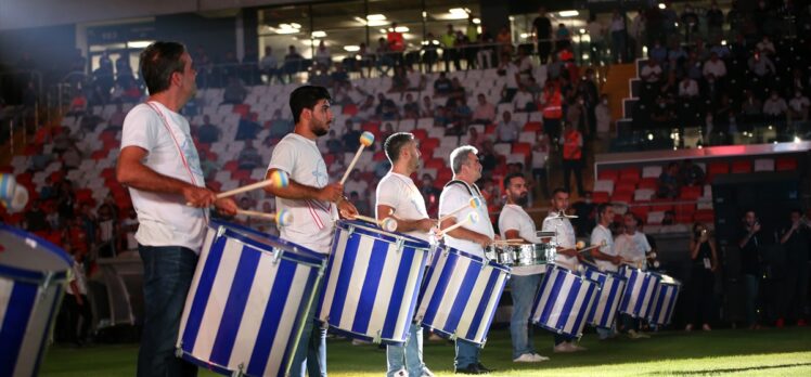 Adana Demirspor şampiyonluk kupasını aldı