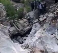 Adana'da uçuruma yuvarlanan otomobildeki aynı ailen 3 kişi hayatını kaybetti