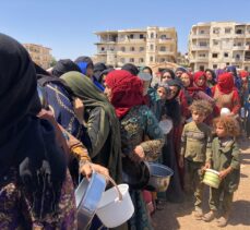 Afrin bölgesindeki ihtiyaç sahiplerine, Hatay'dan her gün sıcak yemek yardımı yapılıyor