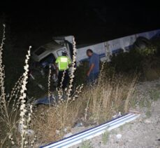 Afyonkarahisar'da şarampole devrilen kamyonun sürücüsü öldü