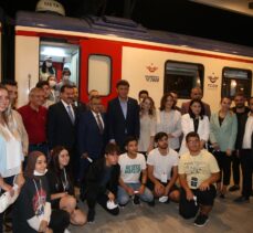 Ankara'dan 99 gençle yola çıkan Zafer Treni Eskişehir'e geldi