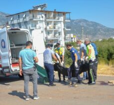 Antalya'da servis minibüsü ile otomobil çarpıştı: 1 ölü, 6 yaralı