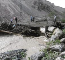 Artvin'de heyelanlar nedeniyle 14 köy yolu ulaşıma kapandı