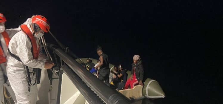 Aydın'da Yunanistan unsurlarınca Türk kara sularına geri itilen 120 düzensiz göçmen kurtarıldı