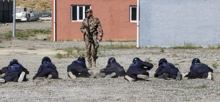 Azerbaycanlı medya mensuplarına yönelik düzenlenen savaş muhabirliği eğitimi sürüyor