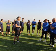 Bandırmaspor Teknik Direktörü Mustafa Gürsel: “Mücadele eden, güzel bir takım izlettirmek istiyoruz”