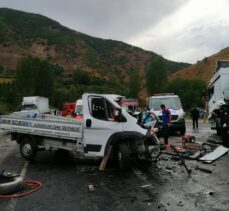 Bitlis'te tır ile kamyonet çarpıştı: 2 ölü, 3 yaralı