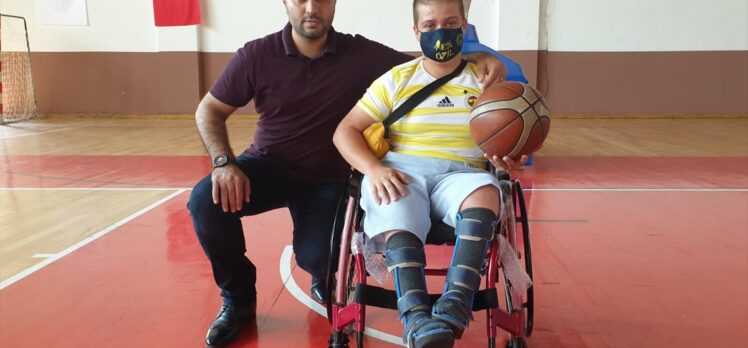Bursa'da yürüme engelli gencin “basketbol hayali” gerçeğe dönüştü