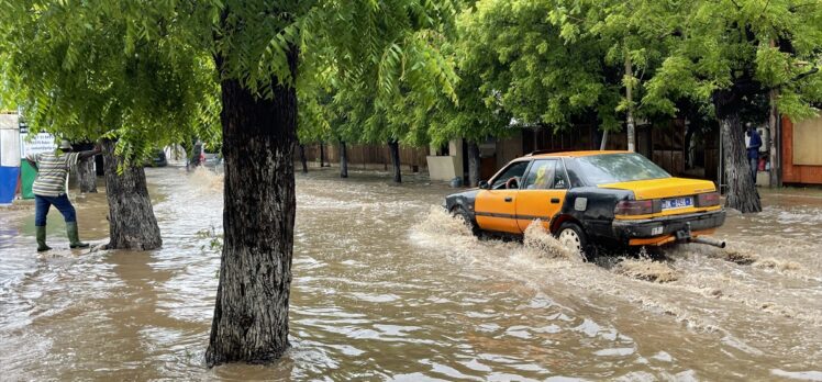 Dakar'da aşırı yağışlar sele neden oldu