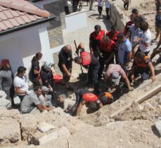 Datça'da çöken istinat duvarının altında kalan inşaat işçisi ağır yaralandı