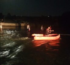 Dicle Nehri kıyısında mahsur kalan 9 kişi JAK ekiplerince kurtarıldı