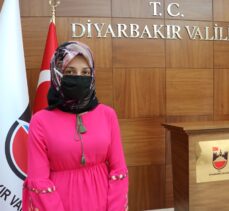 Diyarbakır Valisi Karaloğlu'nun girişimiyle ailesi ikna edilen 16 yaşındaki Seher okuluna devam edecek