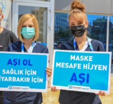 Diyarbakır'da sağlık çalışanları aşı çağrısı yaptı
