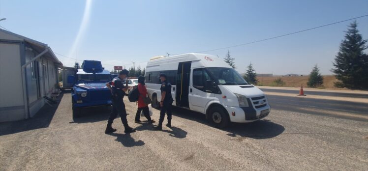 Eskişehir'de karantina ihlali yapan otobüsteki kadın yolcu sağlık ekiplerine teslim edildi