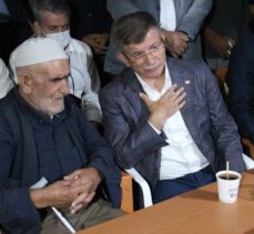 Gelecek Partisi Genel Başkanı Davutoğlu, Konya'da öldürülen 7 kişinin yakınlarına taziye ziyaretinde bulundu