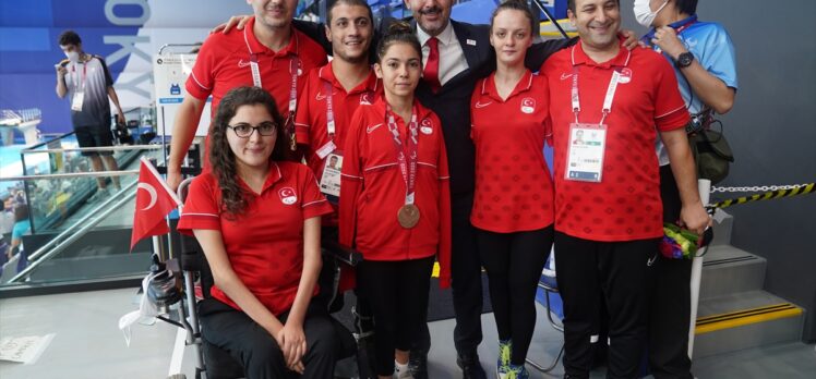 Gençlik ve Spor Bakanı Kasapoğlu, paralimpik milli yüzücüleri tebrik etti