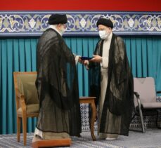 İran'ın yeni Cumhurbaşkanı Reisi, mazbatasını Hamaney'den aldı