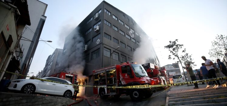 İstanbul'da ambalaj atölyesinde çıkan yangın söndürüldü