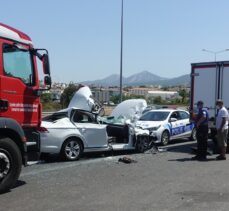 İzmir'de otomobilin kamyonete çarpması sonucu bir kişi öldü, bir kişi yaralandı