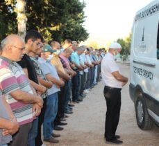 İzmir'deki kazada yaşamını yitiren baba ve küçük kızının cenazeleri yan yana defnedildi
