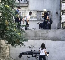 Kadıköy'de 3. kattan düşen kadın yaralandı