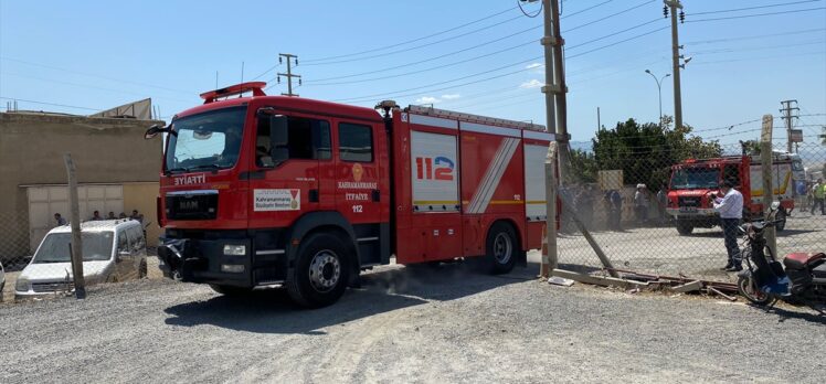 GÜNCELLEME – Kahramanmaraş'ta yediemin hurda araçların bulunduğu alanda çıkan yangın kontrol altına alındı