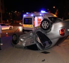 Karabük'te devrilen otomobilde bulunan 3 kişi yara almadan kurtuldu