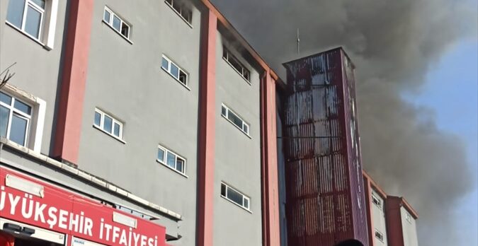 Kayseri'de fabrikada çıkan yangın söndürüldü