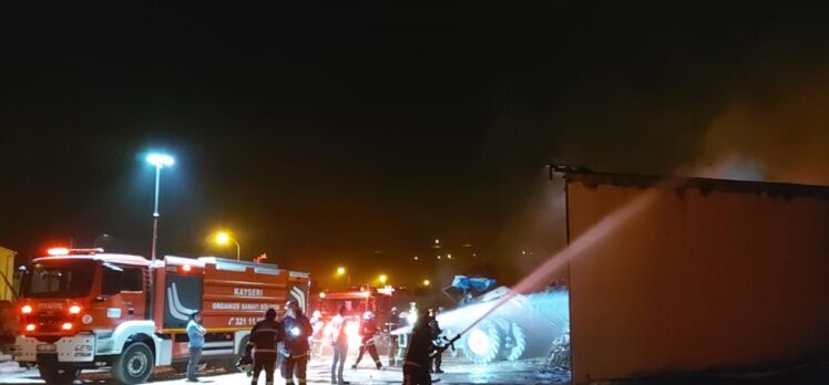 Kayseri'de orman ürünleri fabrikasında çıkan yangın söndürüldü