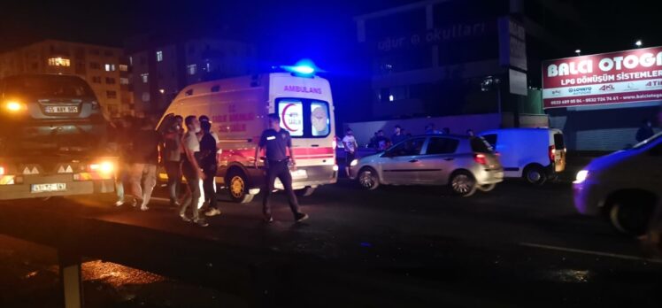 Kocaeli'de ters yöne giren otomobil kazaya neden oldu: 4 yaralı